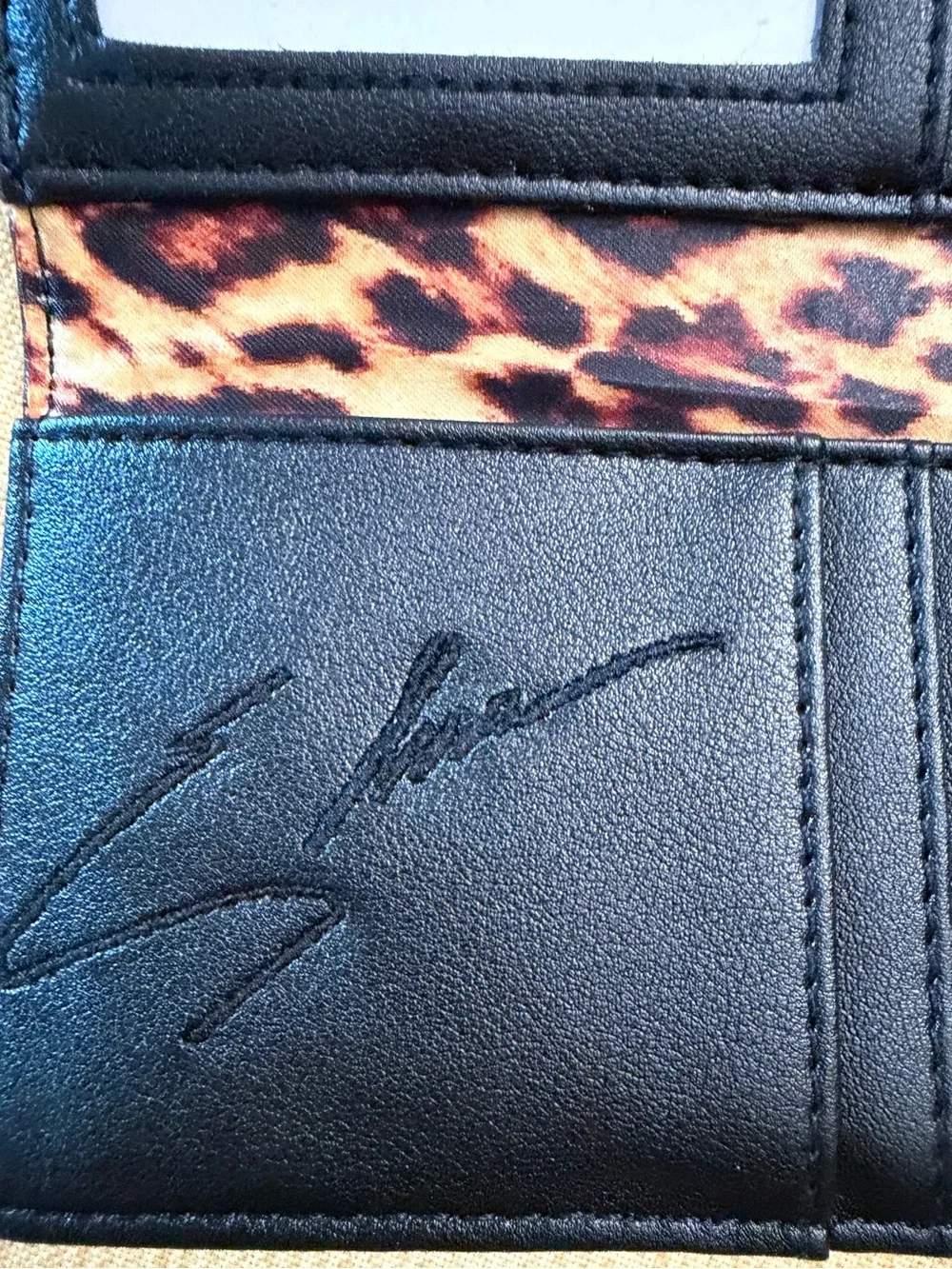 Kreepsville 666 Elvira Mistress of the Dark Spider Web Wallet w/ Spider Charm EU